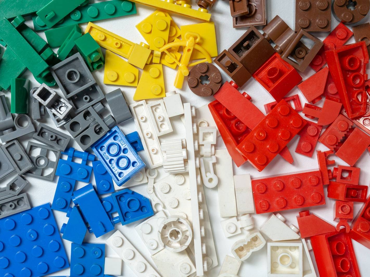 blue red and yellow lego blocks